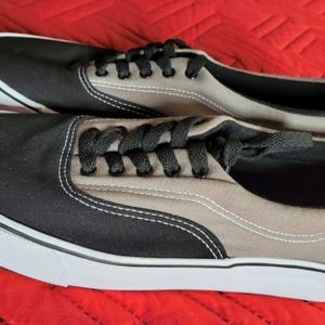 Mens Black and Grey Airwalk sneakers